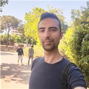 Docente di lingue impartisce lezioni di inglese e tedesco a ragazzi delle scuole medie inferiori e superiori